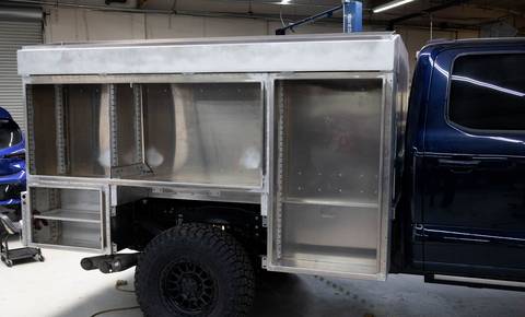 Podium aluminum service bed build for off-road race support