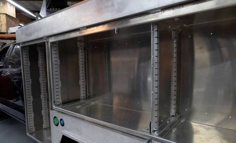 Compartment with adjustable shelf rails
